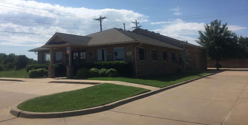 Primary Photo Of 604 W 18th St, Edmond Office For Lease