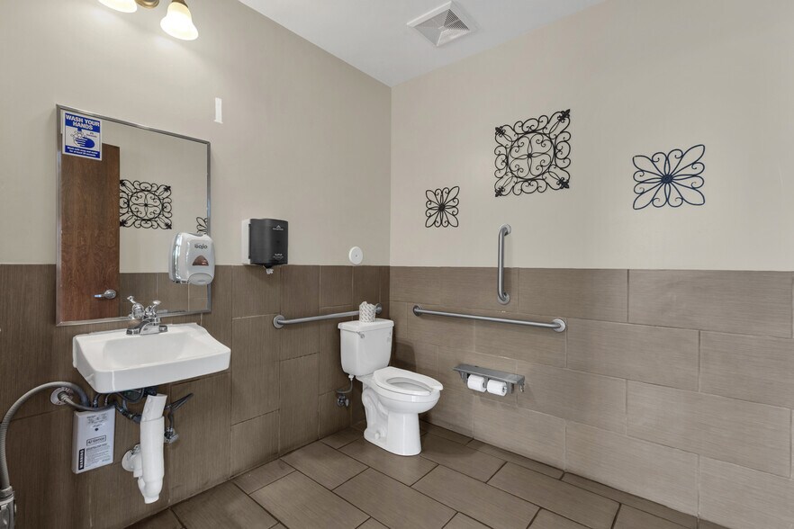 More Photos Of 70 N McClintock Dr, Chandler Medical For Sale
