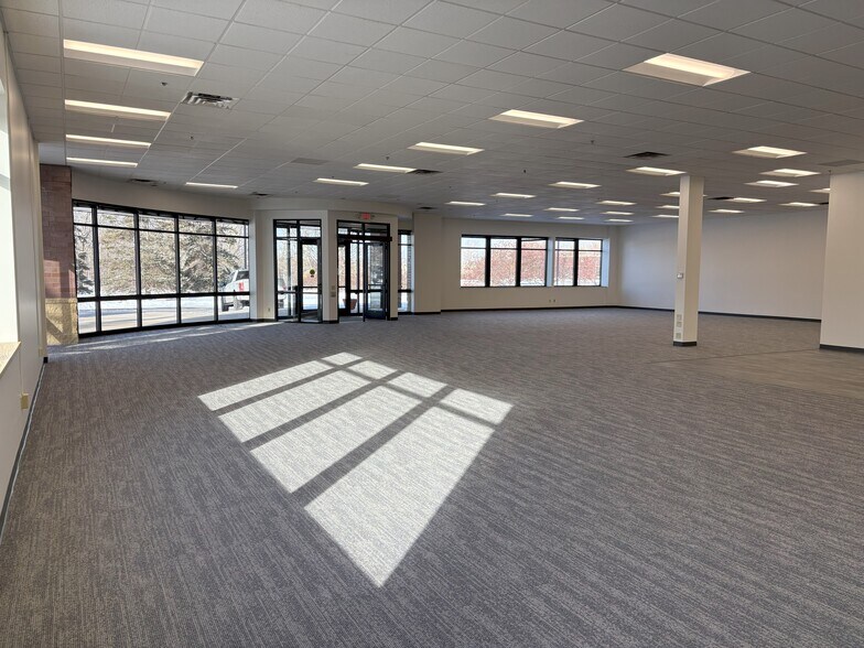 More Photos Of 5910 Rice Creek Pky, Shoreview Showroom For Lease