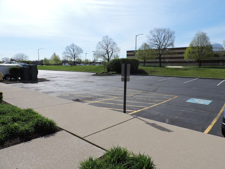 More Photos Of 158-176 N Brandon Dr, Glendale Heights Warehouse For Sale