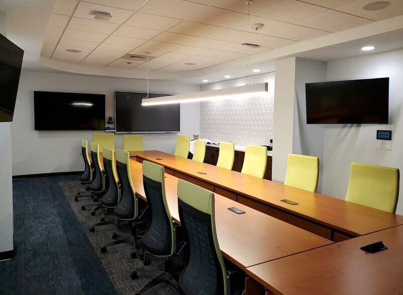 More Photos Of 160 Newtown Rd, Virginia Beach Office For Lease