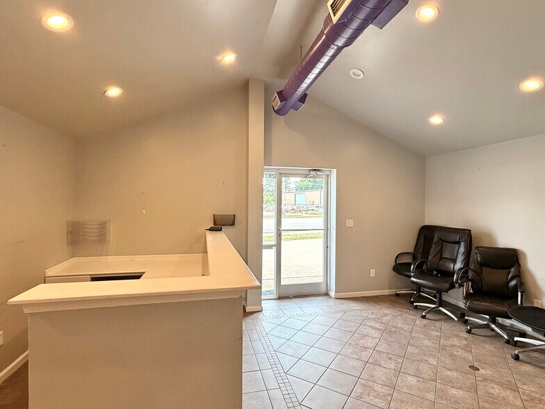 More Photos Of 2618 Airline Blvd, Portsmouth Showroom For Sale