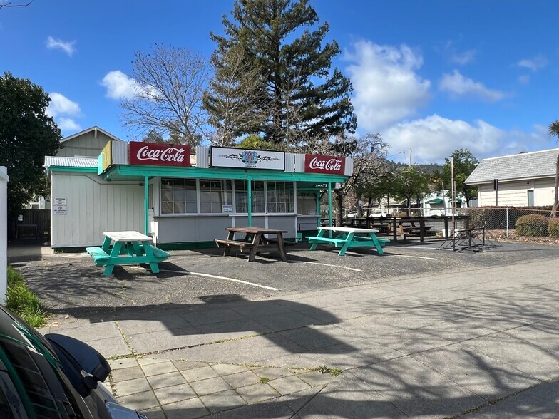 Primary Photo Of 117 S Cloverdale Blvd, Cloverdale Restaurant For Lease