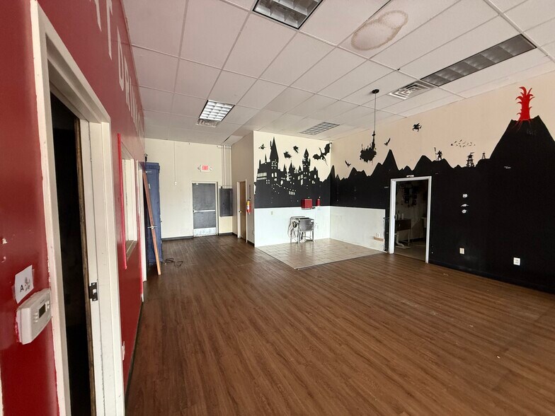 More Photos Of Armour, North Kansas City Unknown For Lease