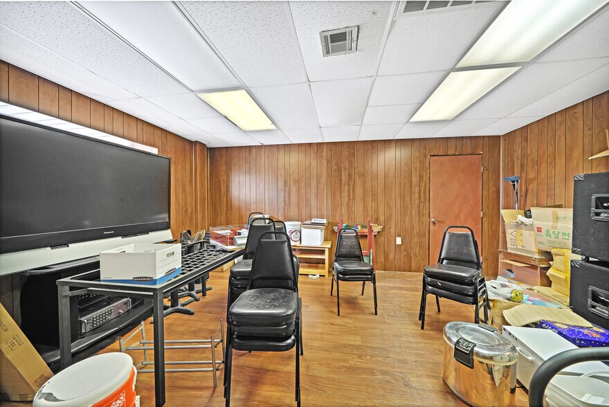 More Photos Of 1313 Cedar Post Ln, Houston Warehouse For Sale