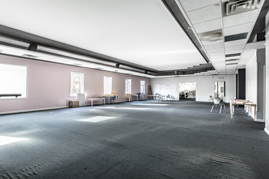 More Photos Of 11712 N Michigan Rd, Zionsville Office For Sale