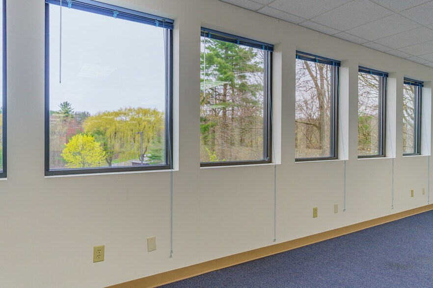 More Photos Of 10 Maxwell Dr, Clifton Park Medical For Lease