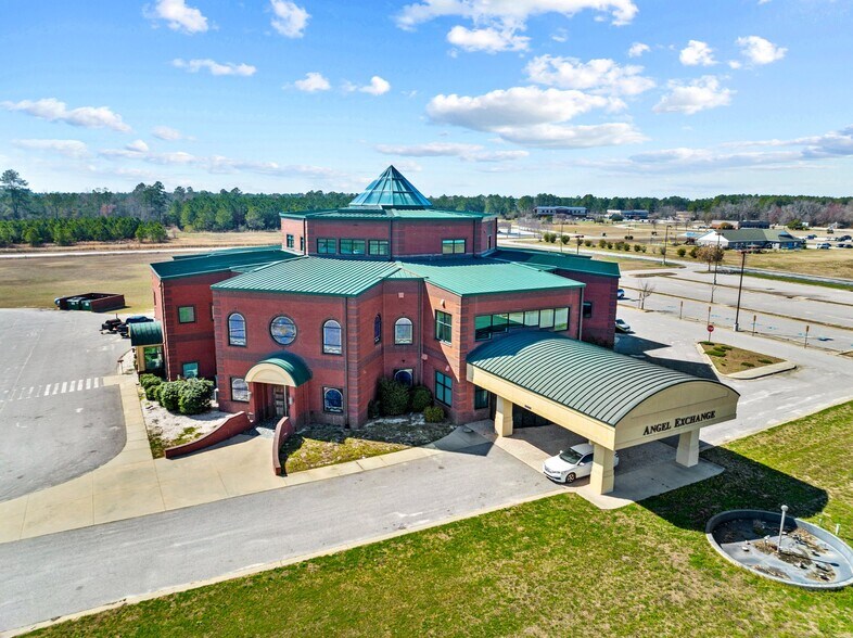 More Photos Of 201 E Livermore Dr, Pembroke Medical For Sale