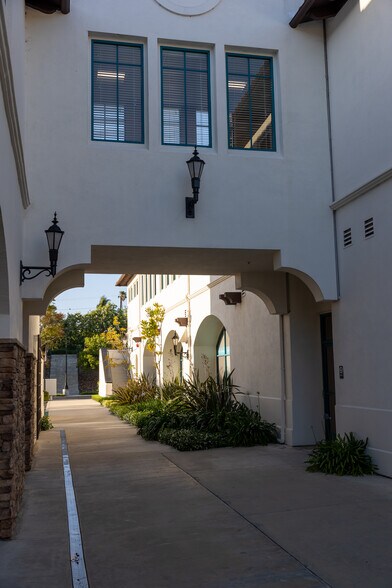 More Photos Of 1746 S Victoria Ave, Ventura Unknown For Lease