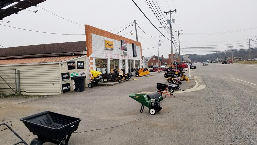 More Photos Of 3954 W Main St, Salem Freestanding For Lease