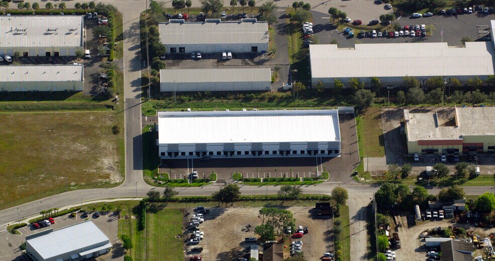 More Photos Of 17081 Cam Ct, Fort Myers Light Distribution For Lease