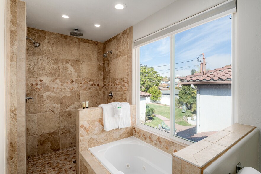 More Photos Of 1920 Beryl St, San Diego Specialty For Sale