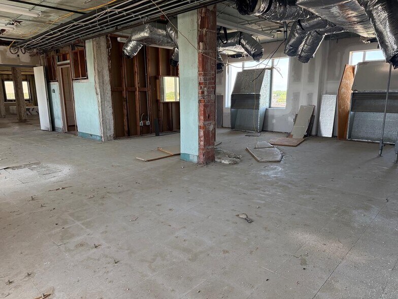 More Photos Of 327 Main St, Greenwood Office For Sale