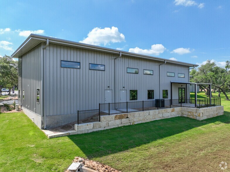 More Photos Of 113 Cantera, Georgetown Light Distribution For Lease