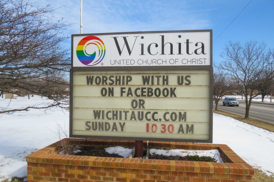 More Photos Of 1245 S Fabrique Dr, Wichita Flex For Sale