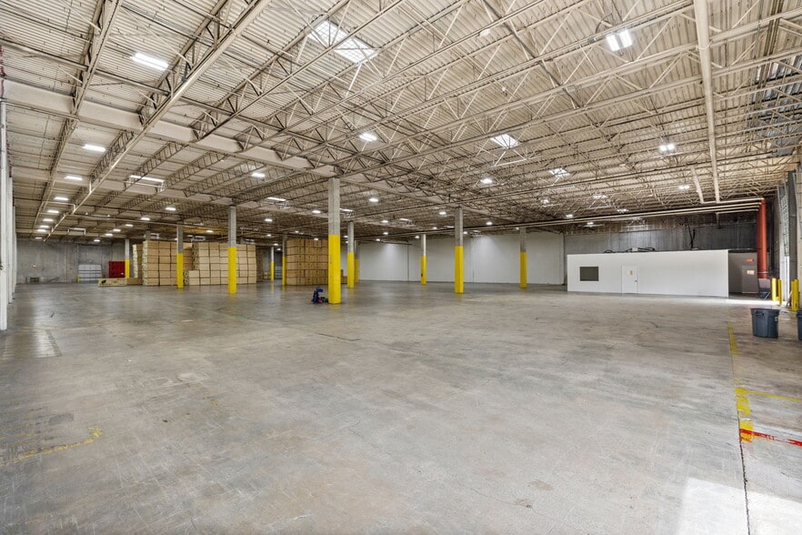 More Photos Of 12300 NW 32nd Ave, Miami Warehouse For Lease