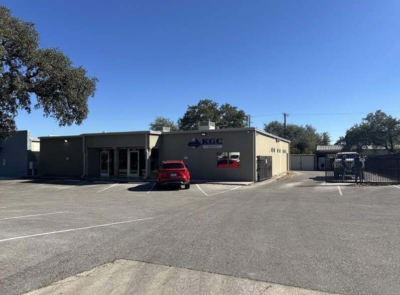 Primary Photo Of 11720 Warfield St, San Antonio Light Manufacturing For Lease
