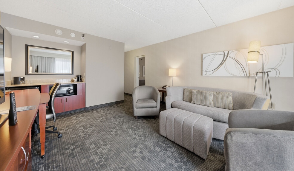 More Photos Of 800 Lake Cook Rd, Deerfield Hotel For Sale