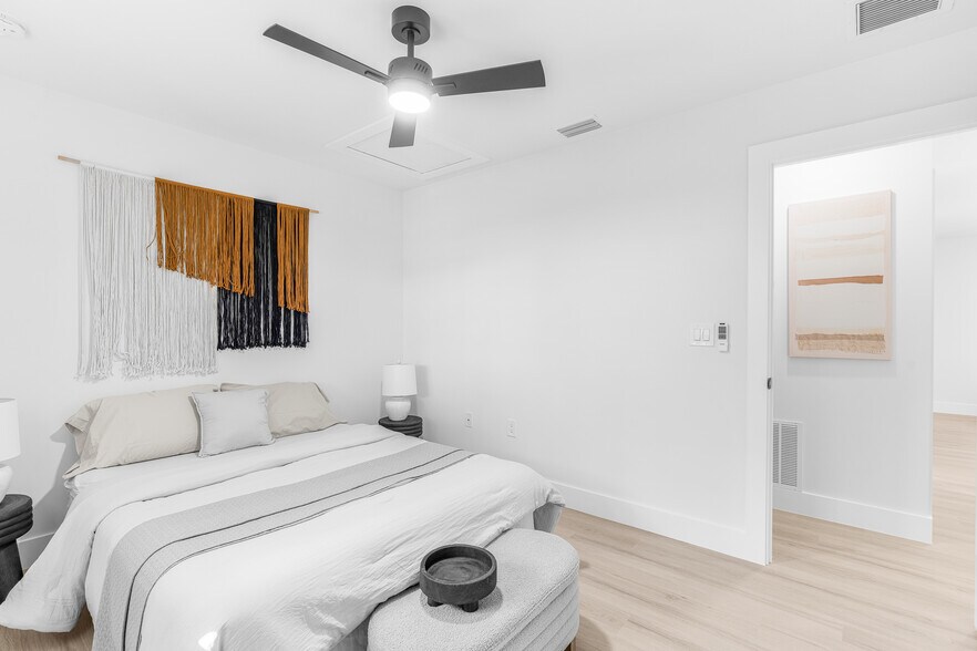 More Photos Of 2616 Lakeview Dr, Naples Apartments For Sale