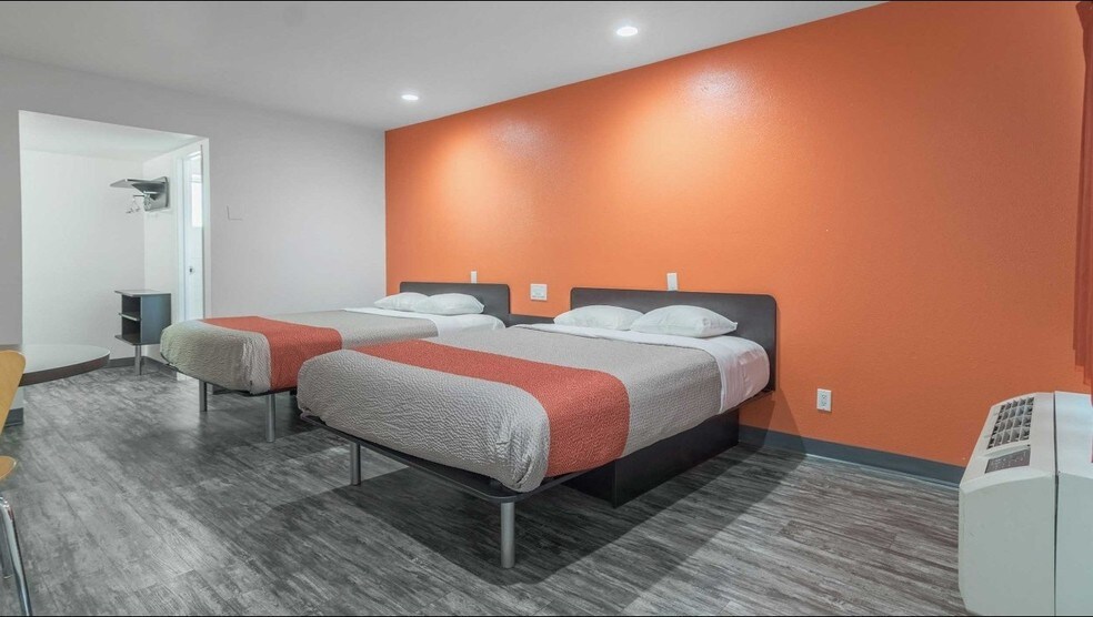 More Photos Of 1350 W Main St, Barstow Hotel For Sale