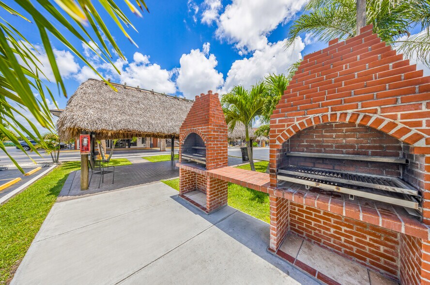 More Photos Of 333 SE 1st Ave, Florida City Hotel For Sale
