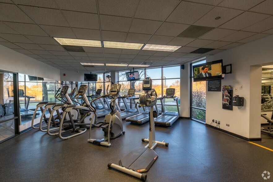 More Photos Of 17 W 110 22nd St, Oakbrook Terrace Office For Sale
