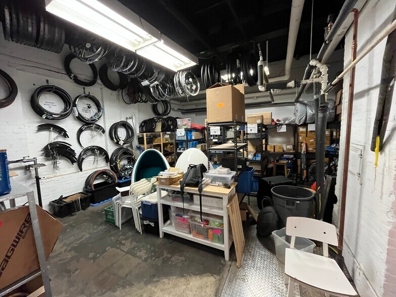 More Photos Of 345 Sorauren Ave, Toronto Office For Lease