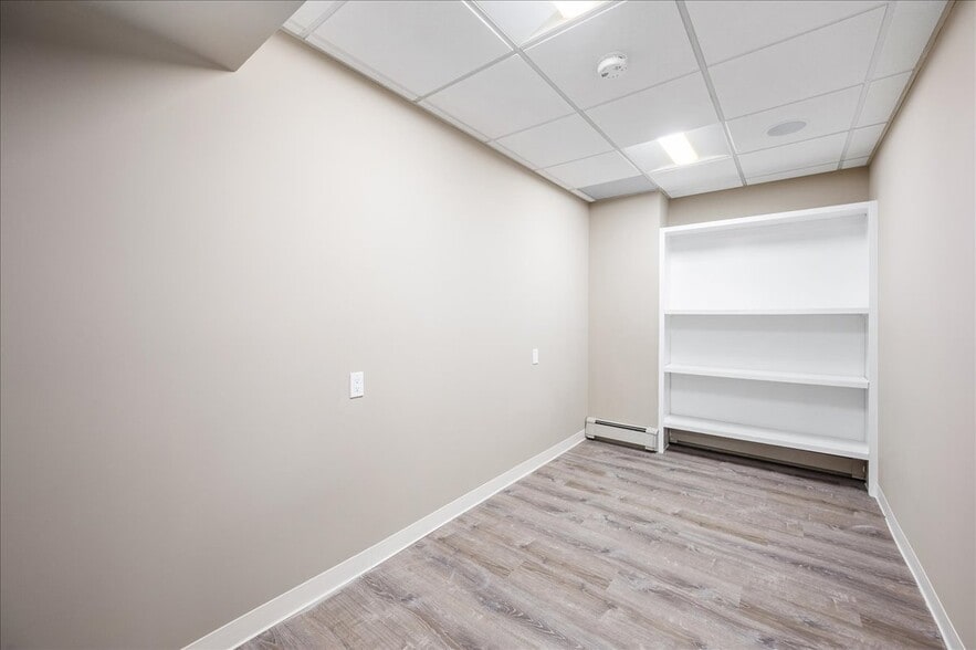 More Photos Of 2039 Palmer Ave, Larchmont Medical For Lease