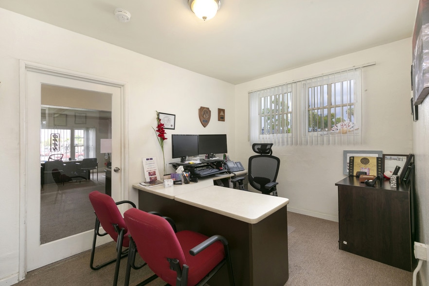 More Photos Of 1202-1204 W 1st St, Santa Ana Freestanding For Lease