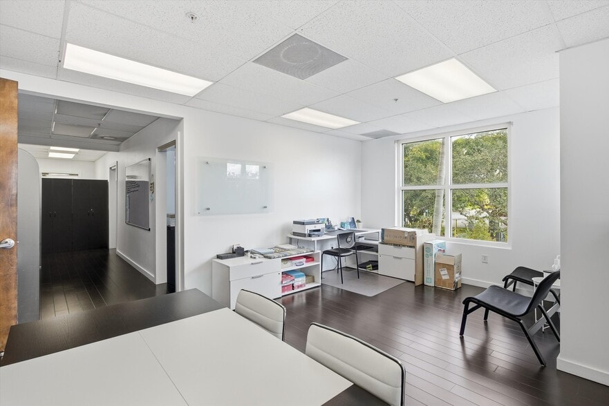 More Photos Of 8527 Pines Blvd, Pembroke Pines Office For Sale