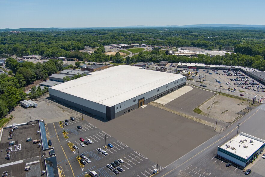 More Photos Of 102 Dolson Ave, Middletown Distribution For Lease
