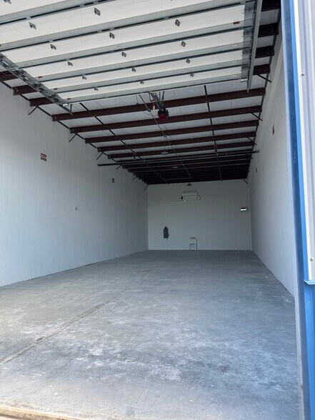 More Photos Of 16701 Cave Cove, 407, Fort Myers Self Storage For Sale