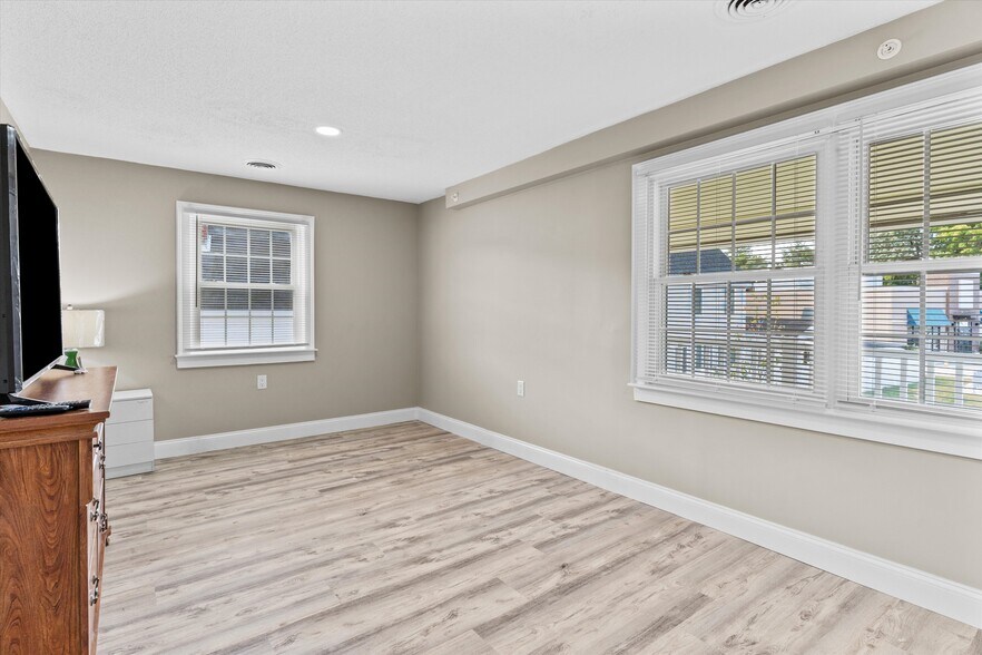 More Photos Of 47 Chelmsford St, Chelmsford Storefront Retail Residential For Sale