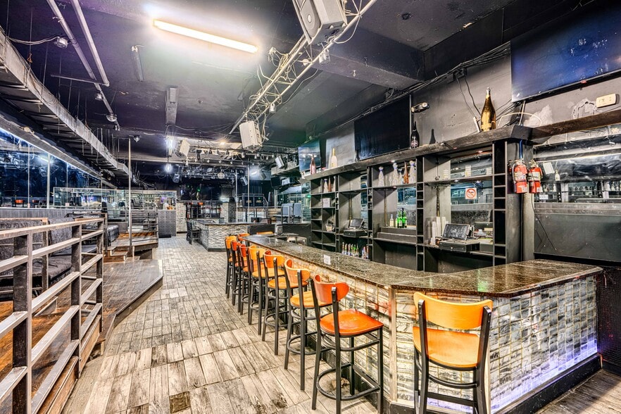 More Photos Of 414-416 E Baltimore St, Baltimore Bar For Sale