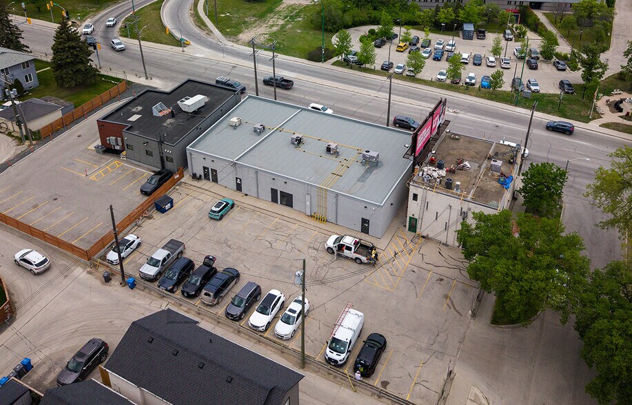 More Photos Of 612-620 Academy Rd, Winnipeg Storefront Retail Office For Lease