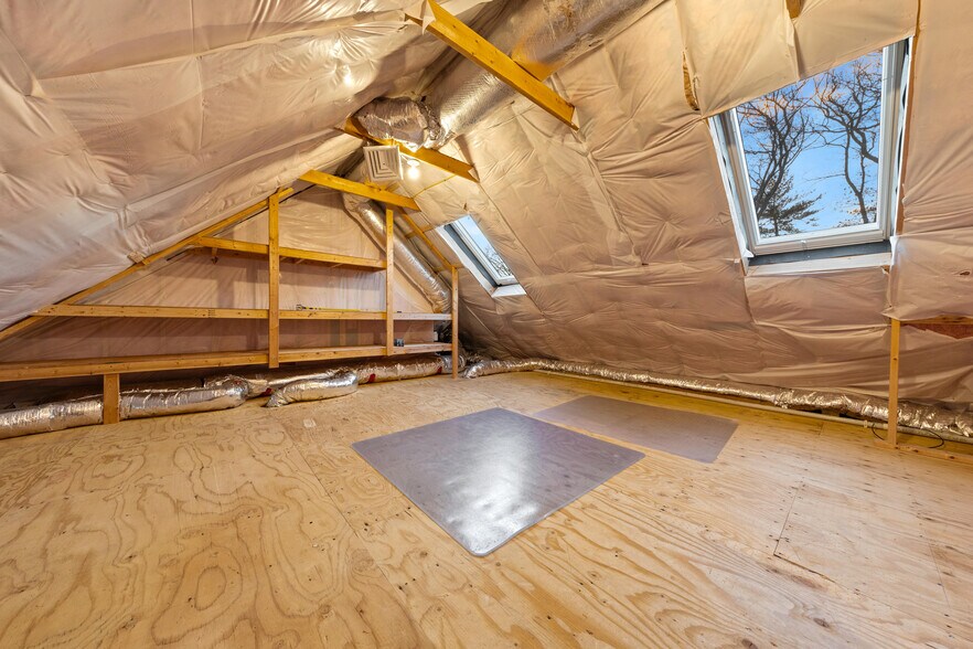 More Photos Of 25 Carlisle Rd, Westford Veterinarian Kennel For Sale