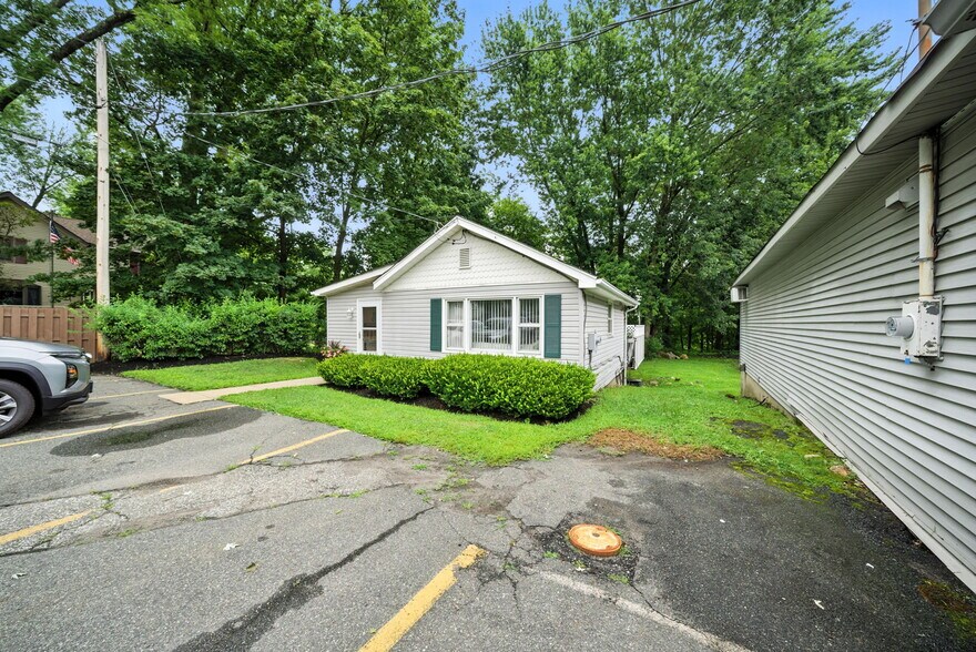 More Photos Of 260 Espanong Rd, Lake Hopatcong Restaurant For Sale