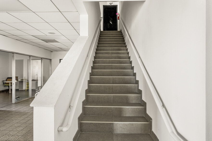 More Photos Of 8559 Artesia Blvd, Bellflower Auto Dealership For Sale