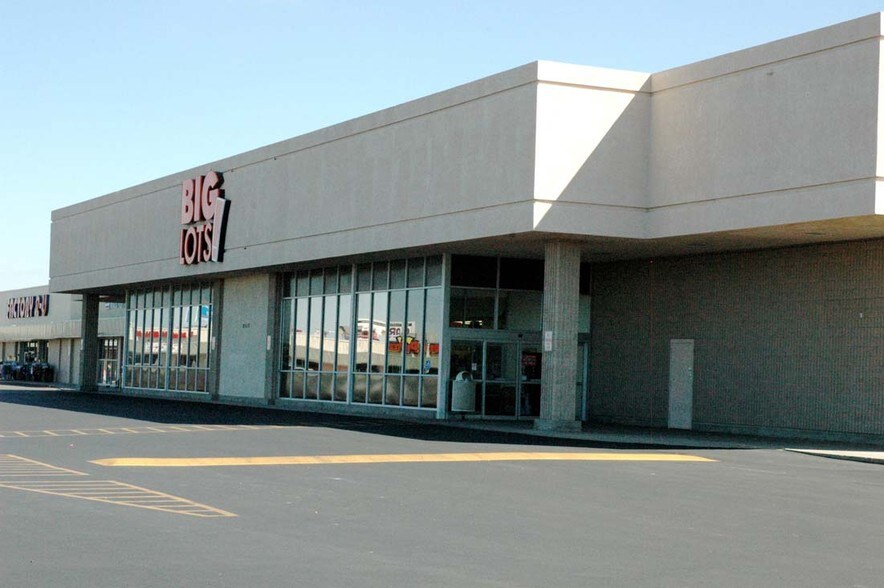 Primary Photo Of 2513 N Main St, Roswell General Retail For Lease