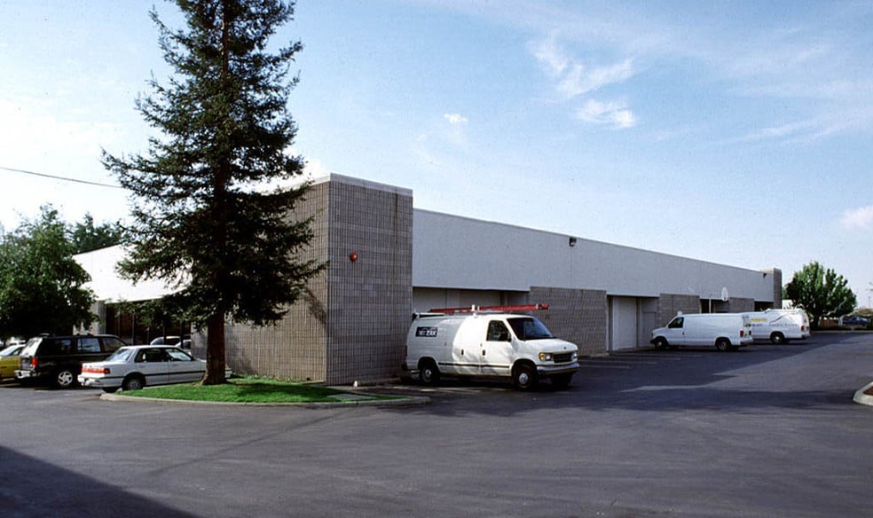More Photos Of 601 Commerce Dr, Roseville Flex For Lease