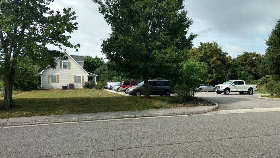 More Photos Of 20 Midway Plaza Dr NW, Christiansburg Office For Lease