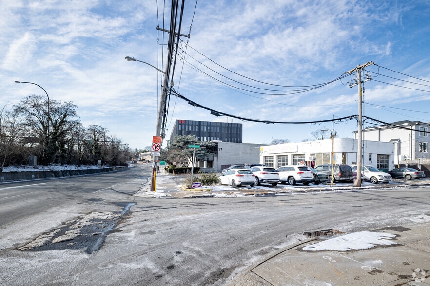 More Photos Of 91 Powerhouse Rd, Roslyn Heights Auto Repair For Lease