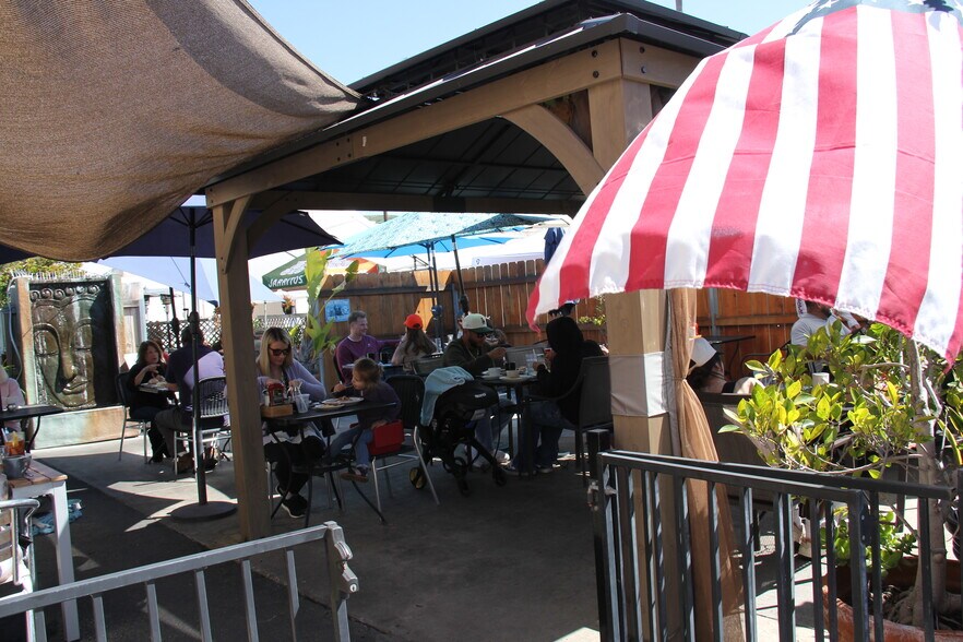 More Photos Of 2016-2020 E Main St, Ventura Storefront Retail Office For Sale