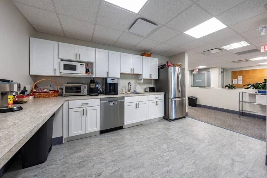 More Photos Of 1211 Chapel St, New Haven Unknown For Lease