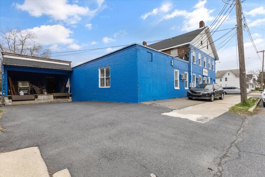 More Photos Of 181 S Whitfield St, Nazareth Office Residential For Sale