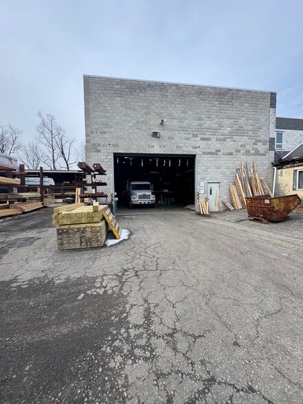 More Photos Of 69 Newark Pompton Tpke, Pequannock Showroom For Sale