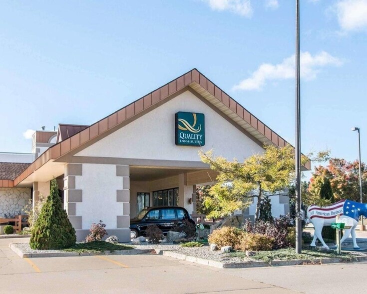Primary Photo Of 2603 N Lincoln Rd, Escanaba Hotel For Sale