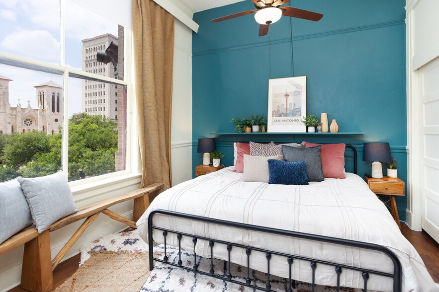 More Photos Of 126 E Main Plz, San Antonio Apartments For Sale