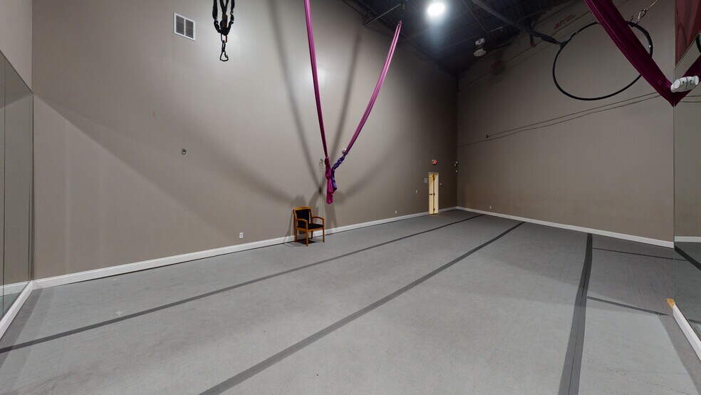 More Photos Of 6557 Hazeltine National Dr, Orlando Distribution For Lease
