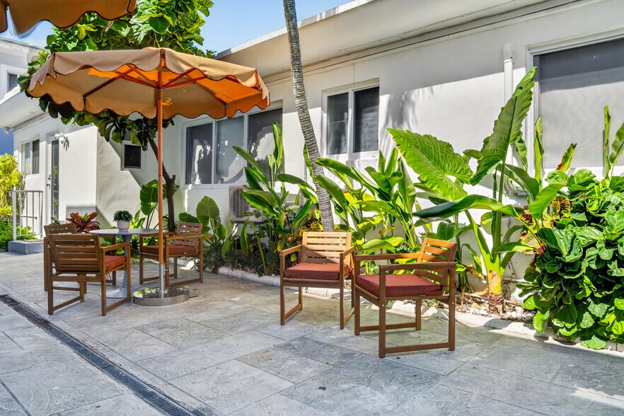 More Photos Of 327 Harding St, Hollywood Hotel For Sale